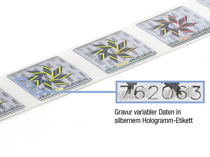 Die Lasertechnologie ermöglicht die Gravur variabler Daten ins Hologramm.