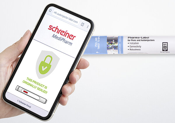 Smarte Sicherheit: Mit einem NFC-Label am Pen können Patienten per Smartphone in Sekundenschnelle die Echtheit und Unversehrtheit ihres Medikaments überprüfen.