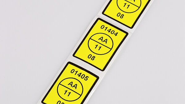 Yellow calibration marks