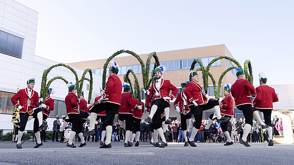 The traditional Schäffler dance is performed every seven years at the Schreiner Group.