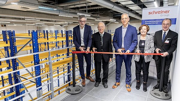 Managing Director Roland Schreiner (center), Senior Partner and Builder Helmut Schreiner (2nd from left), his wife Ulrike Schreiner (2nd from right), Technical Director Martin Moser (left), and Dorfen Mayor Heinz Grundner (right) symbolically open the extension in Dorfen.