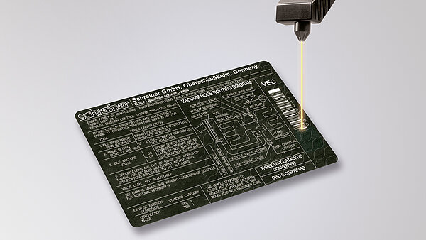 Die Color-Laserfolie von Schreiner ProTech ist besonders beständig und der Beschriftungsprozess emissionsfrei.