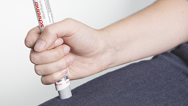 Tactile elements in the label make the Autoinjector-Label easier to grip.