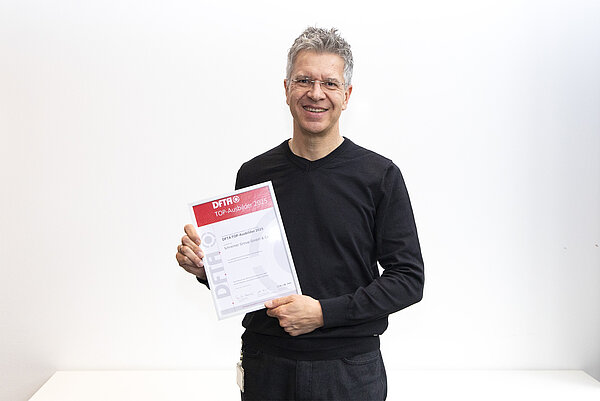 Michael Limmer, Ausbildungsleiter der Schreiner Group, nahm im Rahmen der DFTA Technischen Tagung die Urkunde für den "Top Ausbilder 2025" entgegen. 