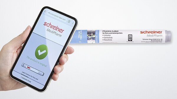 The integrated NFC chip on the autoinjector is read and identified with a smartphone.