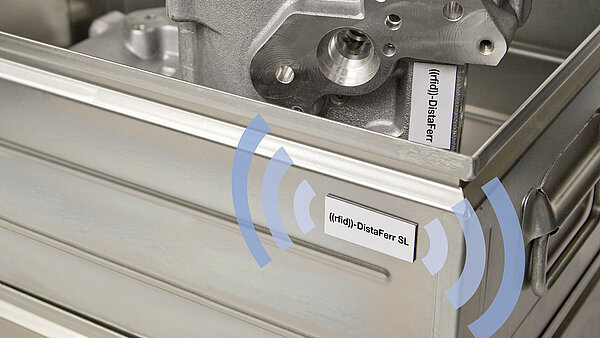 Bauteil aus Metall mit RFID-Label