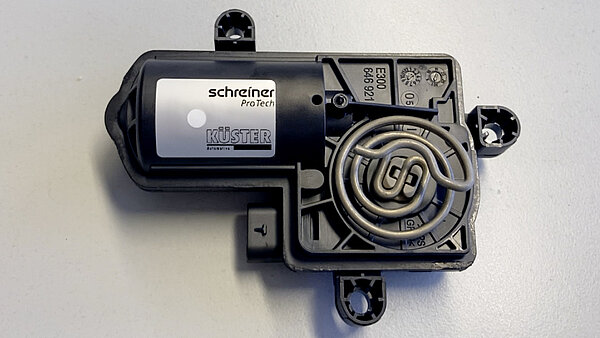 The pressure compensation seal in the nameplate enables marking and ventilation