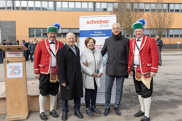The Schäffler congratulate the Schreiner family on the 75th anniversary: CEO Roland Schreiner with his parents Ulrike Schreiner and Senior Shareholder Helmut Schreiner.