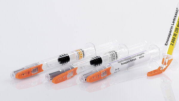 Mit dem Nadelschutzsystem Needle-Trap ausgestattete Spritzen für die Injektion mit Enoxaparin-Natrium.