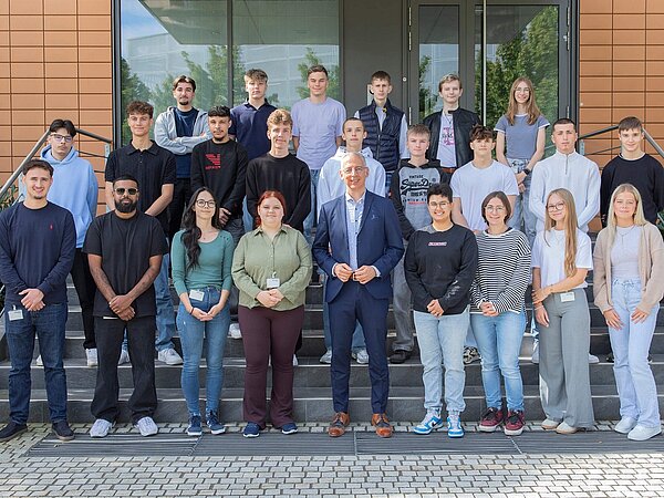 Gruppenbild der neuen Auszubildenden 2025