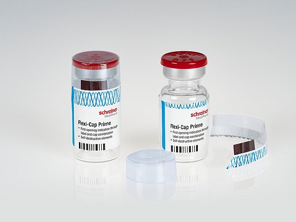 Flexi-Cap von Schreiner MediPharm ist ein Erstöffnungsnachweis für Vials bestehend aus einer Kombination von Folienkappe und Etikett.