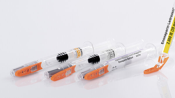 Mit dem Nadelschutzsystem Needle-Trap ausgestattete Spritzen für die Injektion mit Heparin-Natrium.