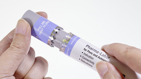 A first-opening label prevents the autoinjector from being resealed unnoticed.