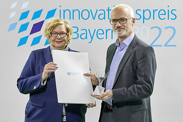 Offizielle Überreichung des Innovationspreis Bayern an die Schreiner Group
